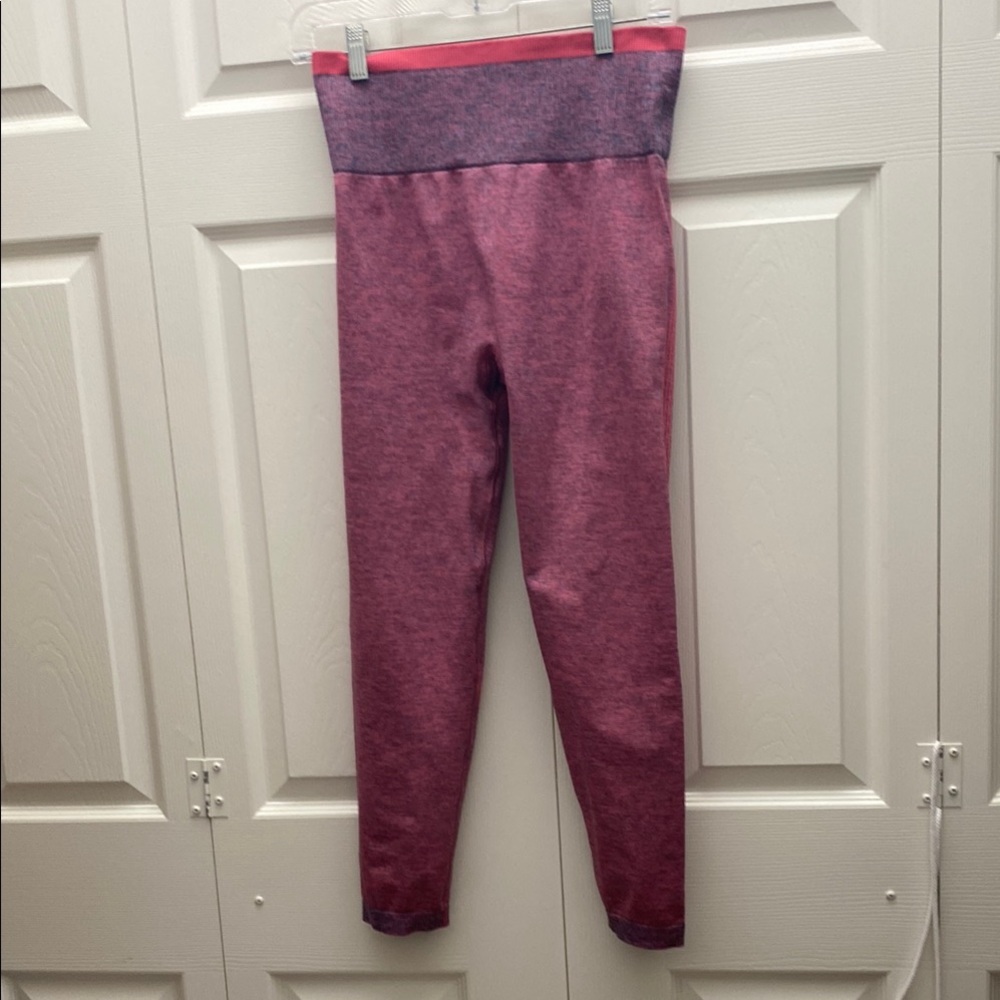 Spanx Stylish Pink and Gray Women’s Seamless Leggings L)